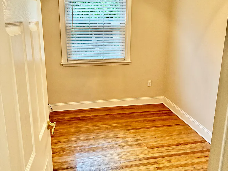 3451 Ainslie St — Photo 10