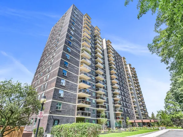 966 Inverhouse Dr #112, Mississauga, ON L5J 4B6