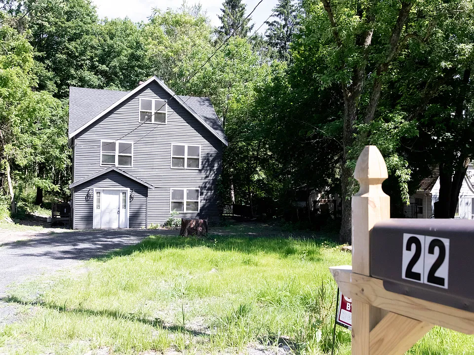 22 Academy Ave