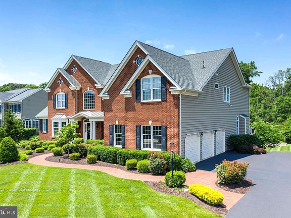 3rd image of 5184 Bonnie Brae Farm Dr