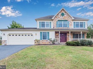 8 Essex Dr, Carlisle, PA