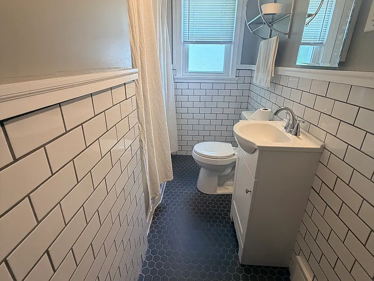 265 University Ave — Photo 12