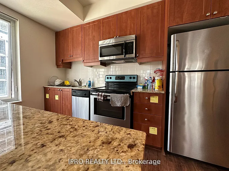 385 Prince Of Wales Dr #423 — Photo 2