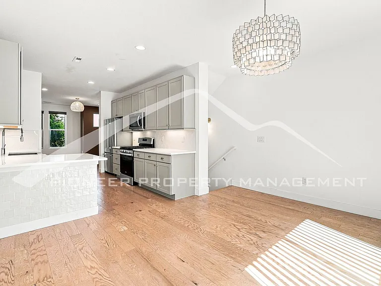 940 Navajo St — Photo 6
