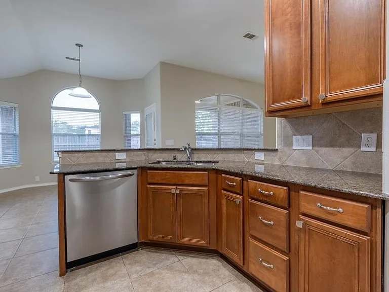 5402 Hickory Harvest Dr — Photo 5