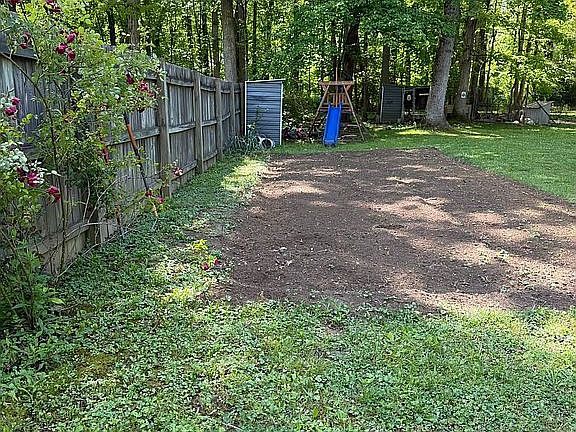 3rd image of 713 Petit Ln