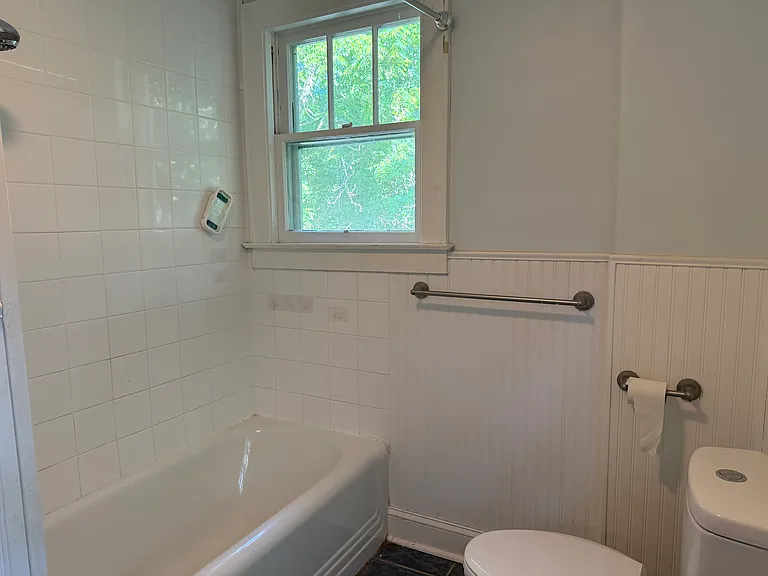 511 Court St S — Photo 19