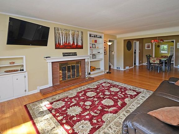 3rd image of 23442 Belmont Dr