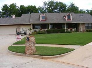 312 Wellington Ln, Moore, OK 73160