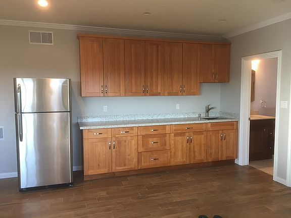 3rd image of 368 Hazel Ave