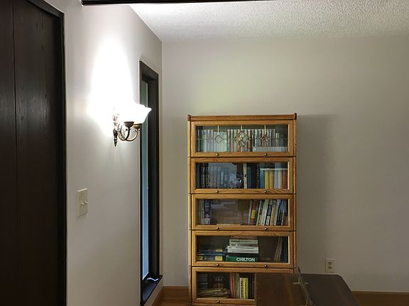 Office/ beamed ceiling 