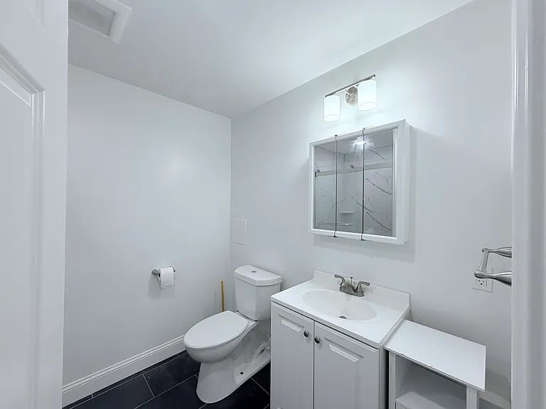 31 Temple St #4R — Photo 8