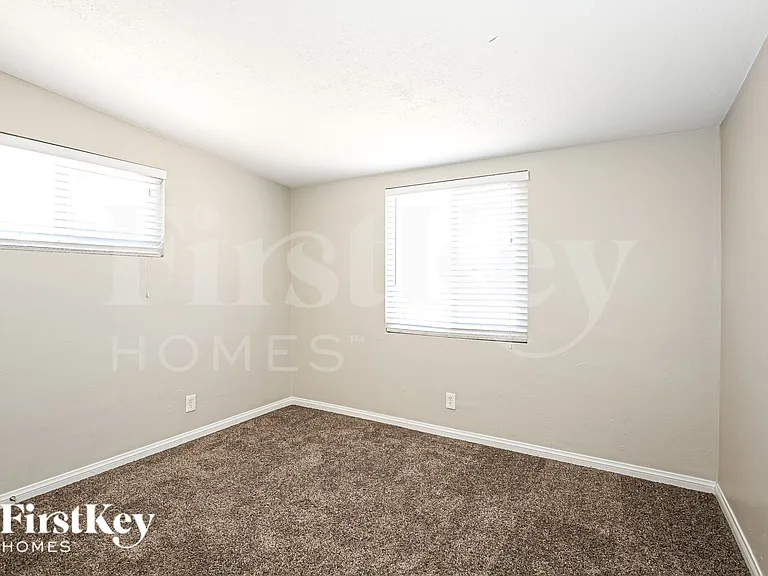 2317 Hassett Ave — Photo 8