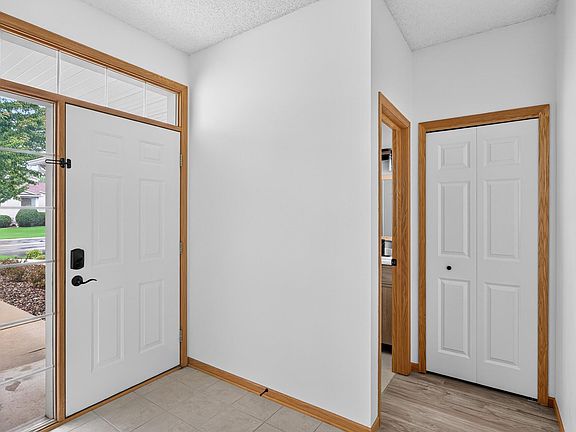 4th image of 4527 Bloomberg Ln