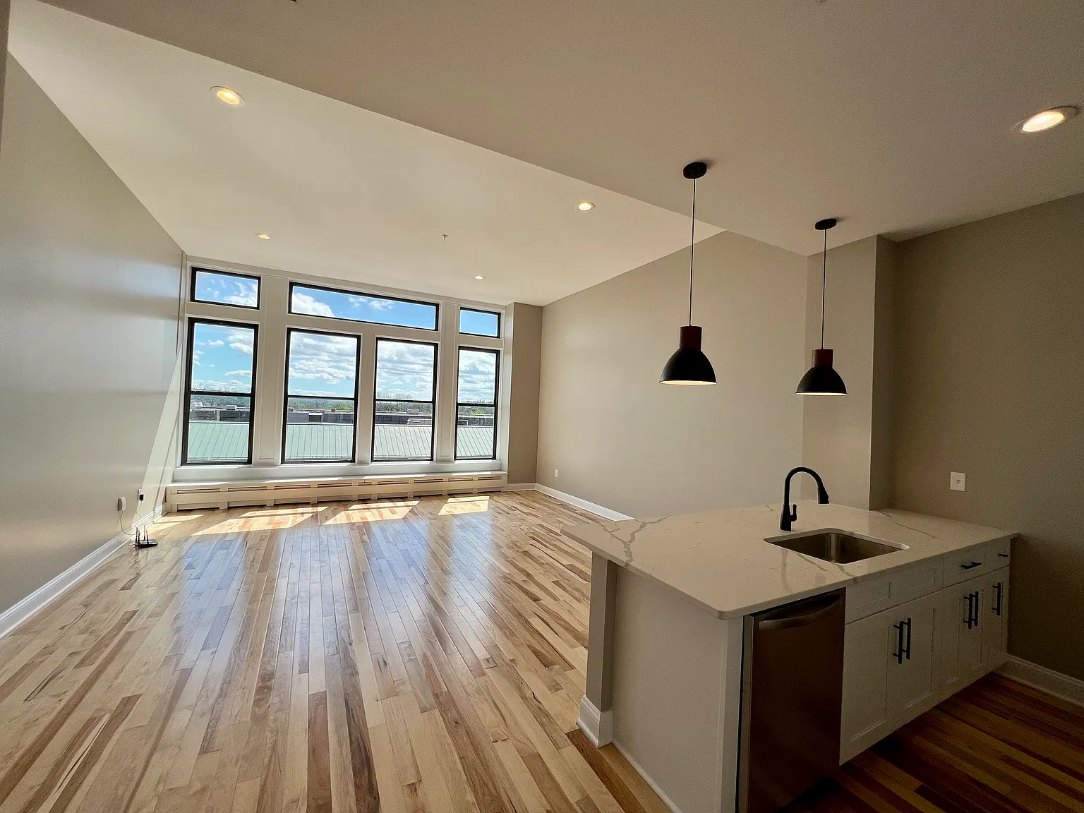 1 bed, 943 sqft, $1,950 — Photo 1