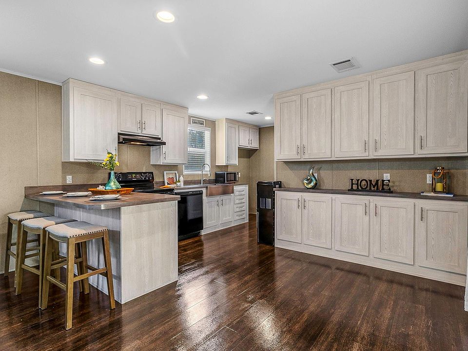 1st image of 211 Woodstock