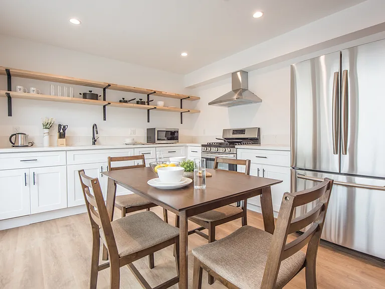 1651 W 37th Pl — Photo 9