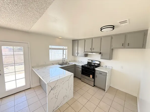 13237 Mohawk Rd APT B, Apple Valley, CA 92308