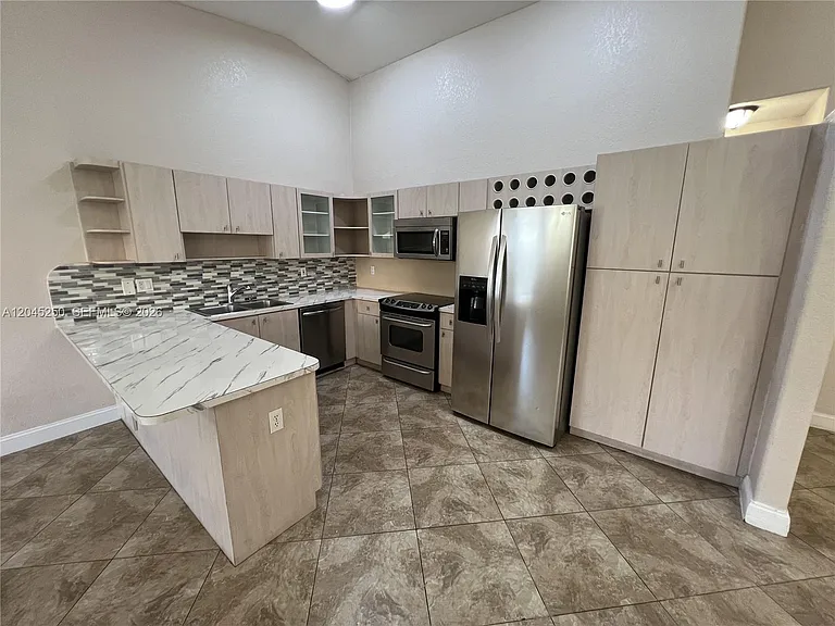 8842 NW 142nd Ln — Photo 9