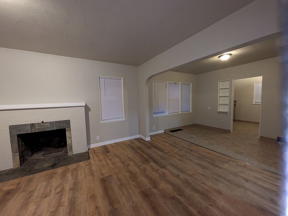 1st image of 910 E Illinois Ave