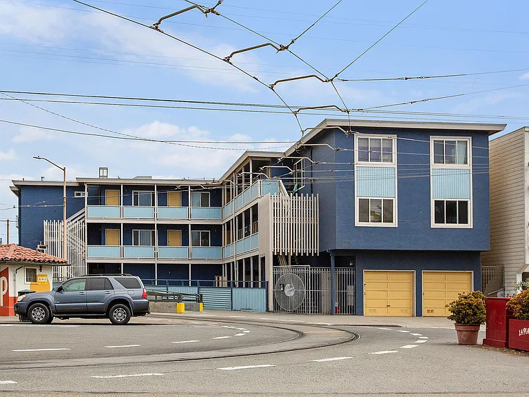 1400 La Playa Ave — Photo 16
