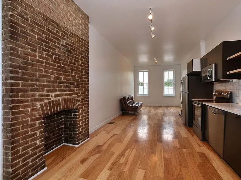 1715 Locust St #1 — Photo 7