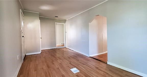 2nd image of 4340 Elmwood Ave