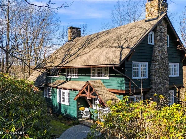 30 Summit Ave, Swiftwater, PA 18370