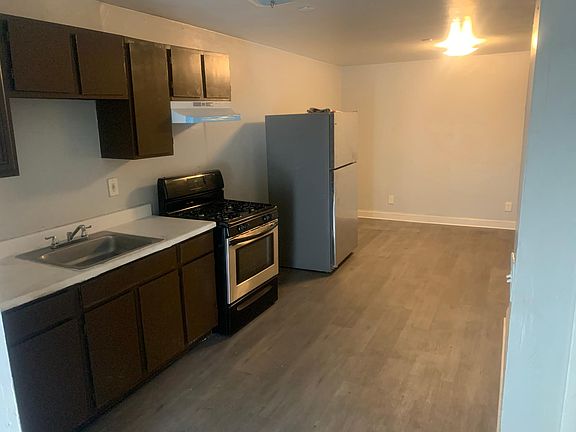 5th image of 1006 S 52nd St #1R