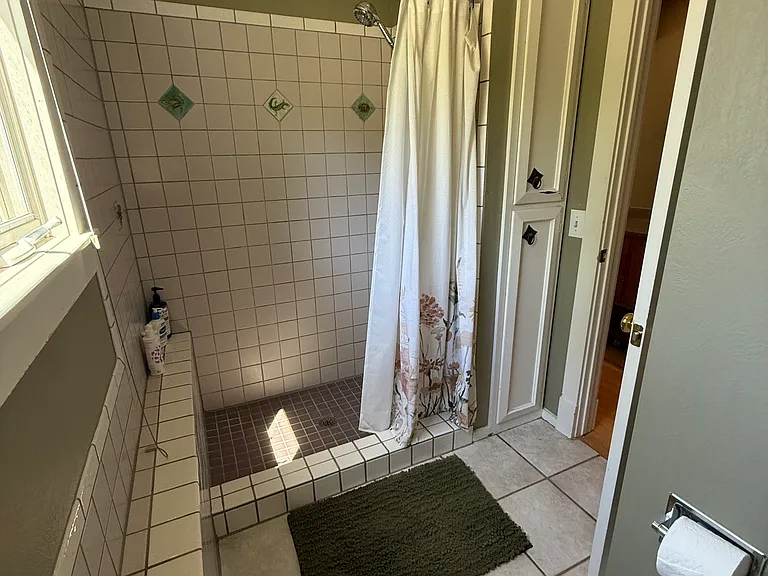 Main level master bath.
