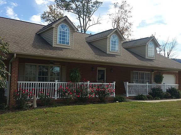 3rd image of 225 Fox Meadows Dr