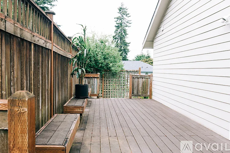 1171 Newton St — Photo 35