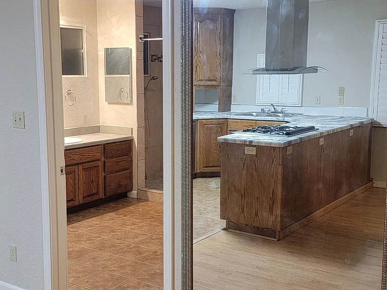 1650 Belcastro St #GUEST HOUSE — Photo 7