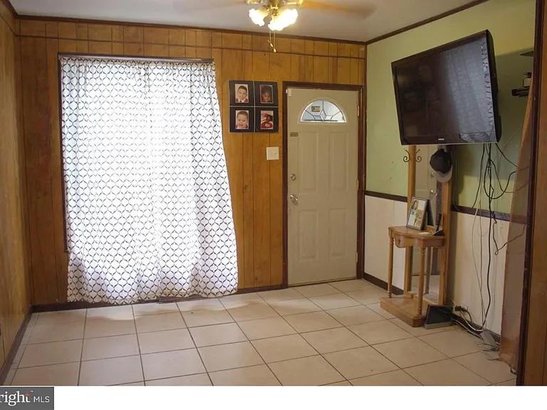 605 Eisenbrown St — Photo 3