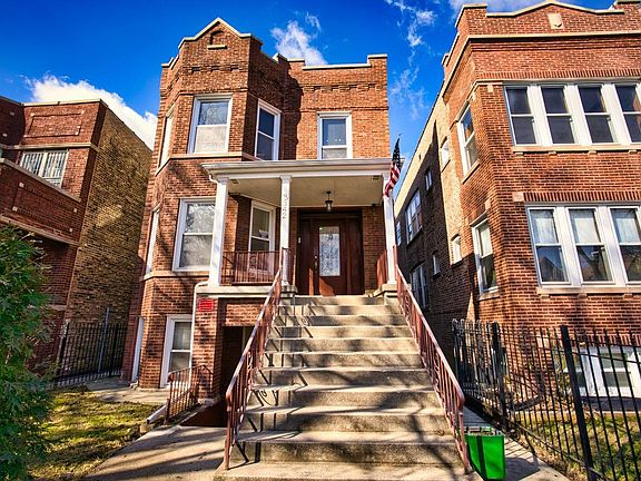 3rd image of 3342 N Hamlin Ave #G