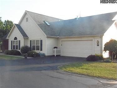1st image of 27 Village Ct #27