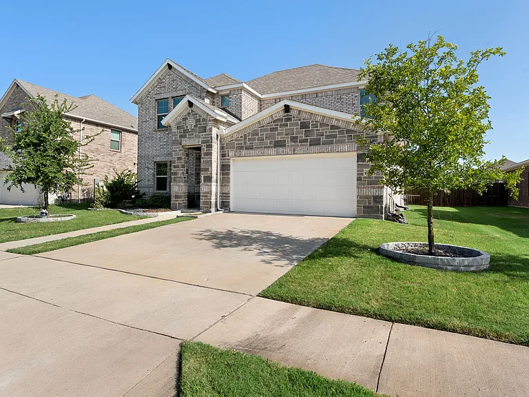 148 Lisa Ln — Photo 2