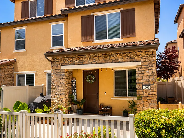 1707 Frangipani Ave — Photo 1