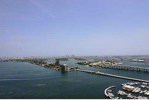 4th image of 1800 N Bayshore Dr APT 3903