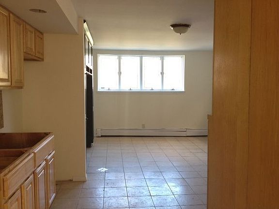 4th image of 7171 Douglaston Pkwy