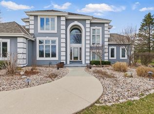 1201 E Pineview Ct, Hartland, WI 53029