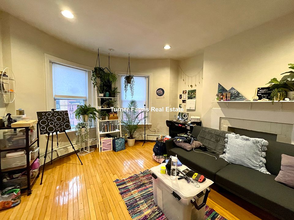 1st image of 14 Wait St APT 3
