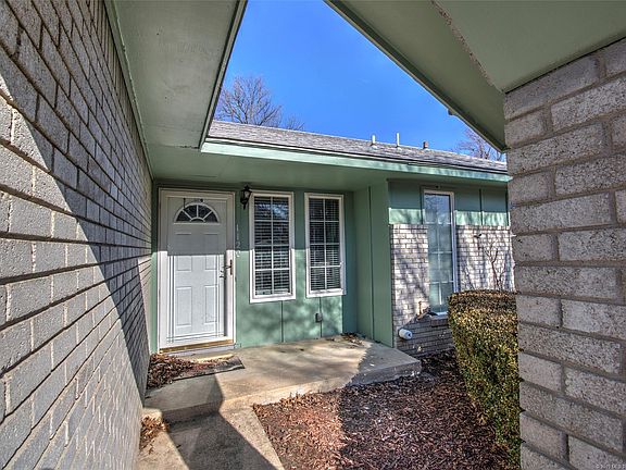 2nd image of 1120 W Chambers Ct