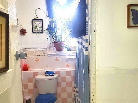 3rd image of 546 W 165th St