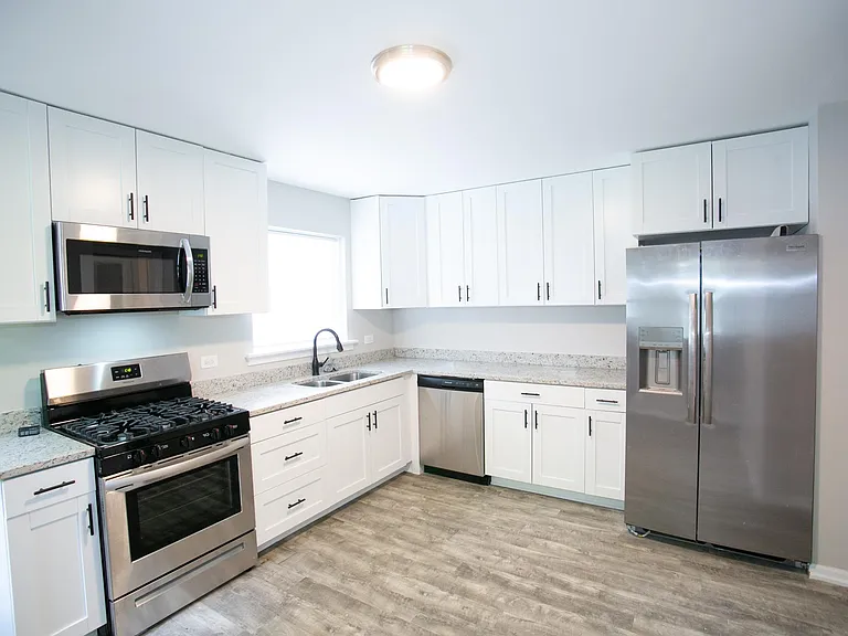 8837 S Talman Ave — Photo 3