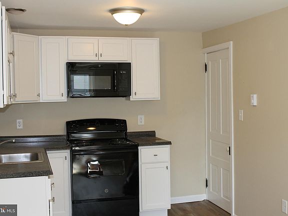 3rd image of 10 N Main St Floor 1