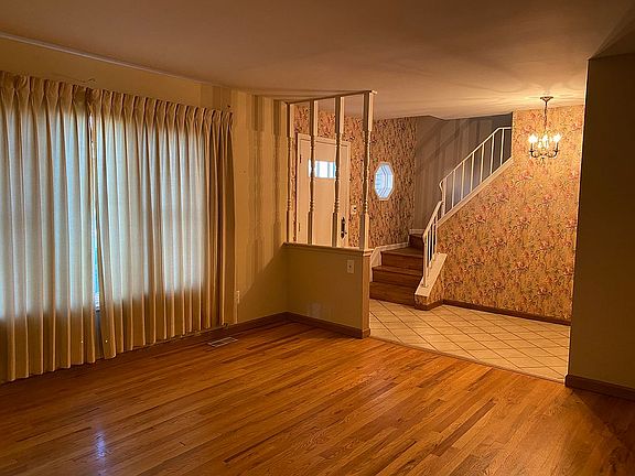 3rd image of 22016 Hillcrest Ct
