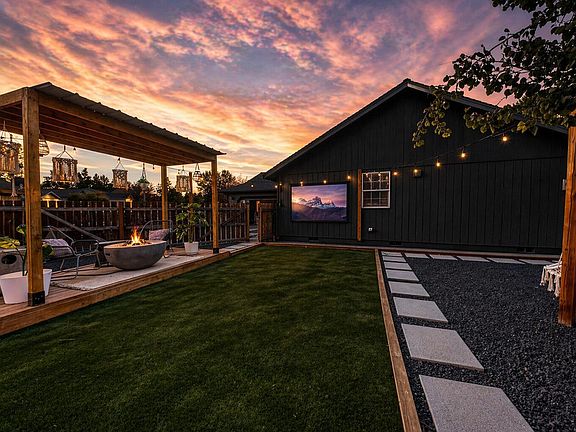 3rd image of 2681 NE Moonlight Dr