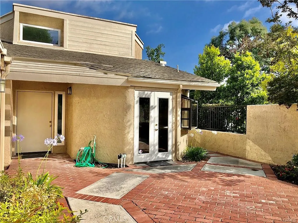 2 bed, 2.0 bath, 1575 sqft, $4,450 — Photo 2