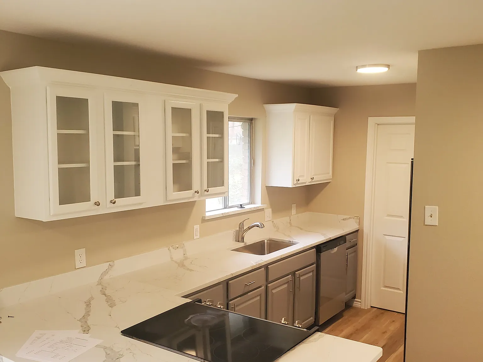 3 bed, 1.5 bath, 1320 sqft, $1,800 — Photo 2